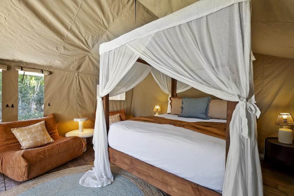 HIDEAWAY, TENT, SHARED BATHROOM