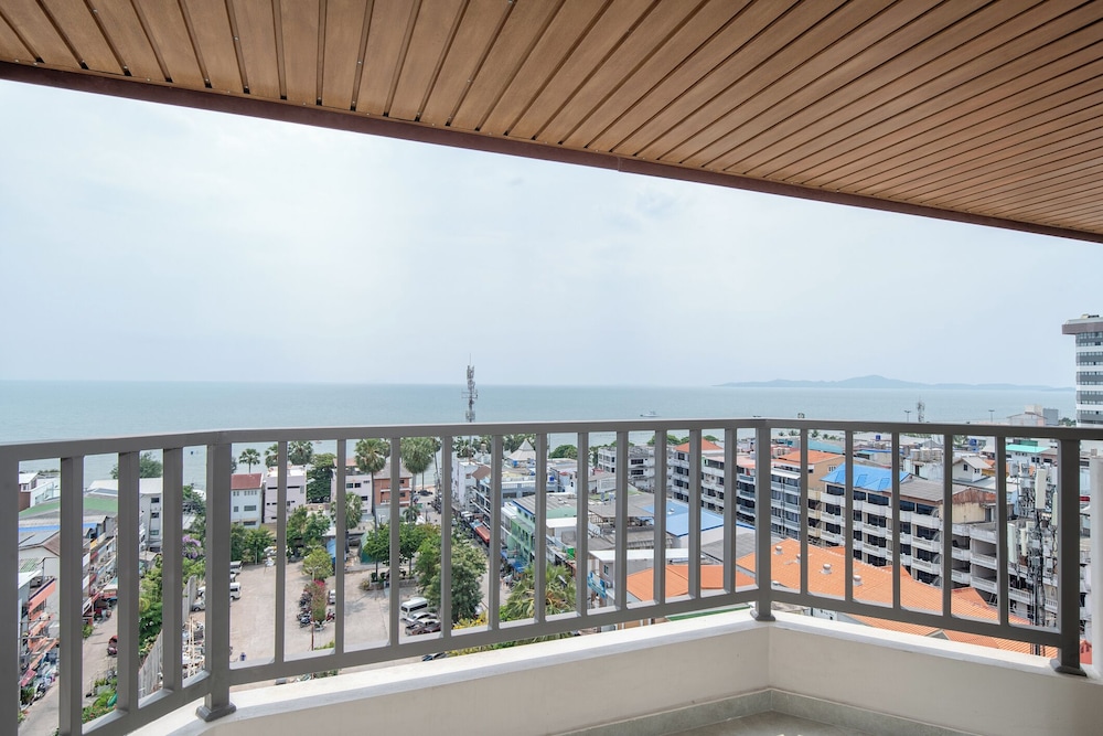 Jomtien Thani Hotel 6/62