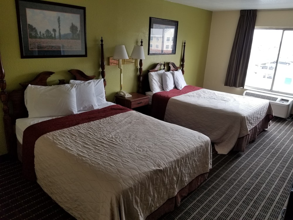 OYO Travelodge by Wyndham Lansing IL 5/26