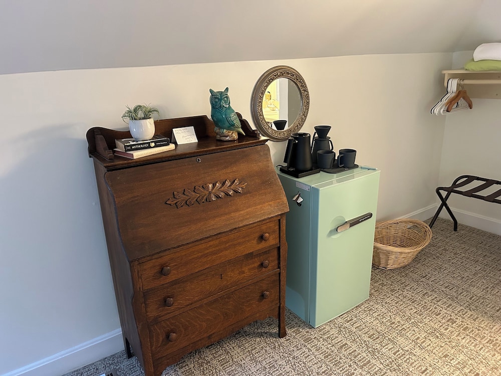 50 Lincoln Short North Bed and Breakfast 9/71
