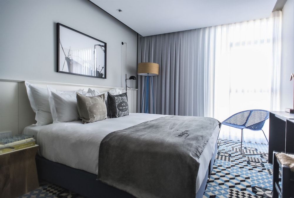 CLASSIC, DOUBLE OR TWIN BED, BALCONY