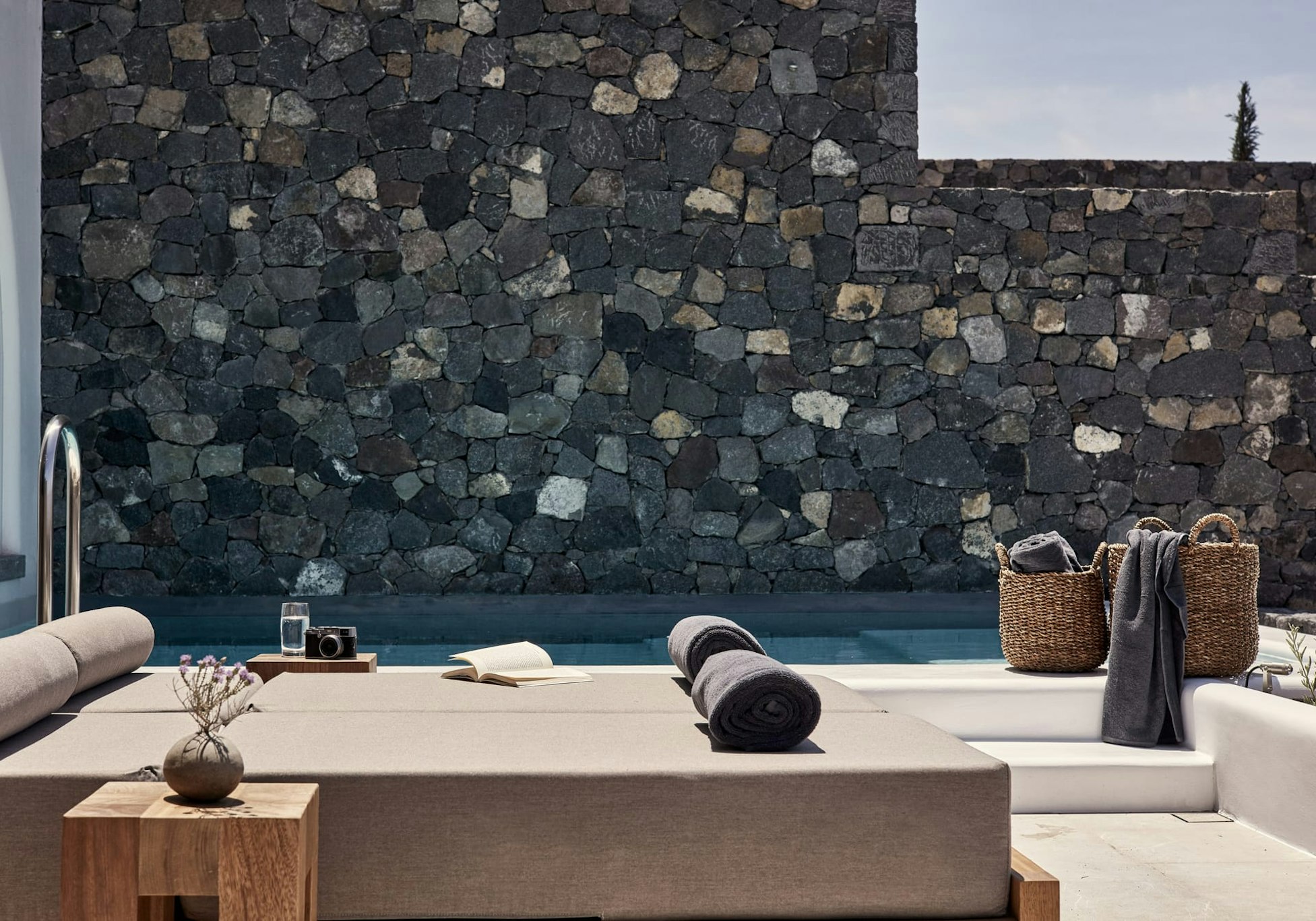 2 Bedrooms, Pool, Suite