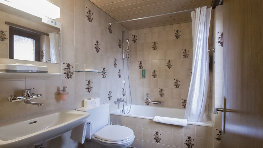 Rossli Hotel 58/64