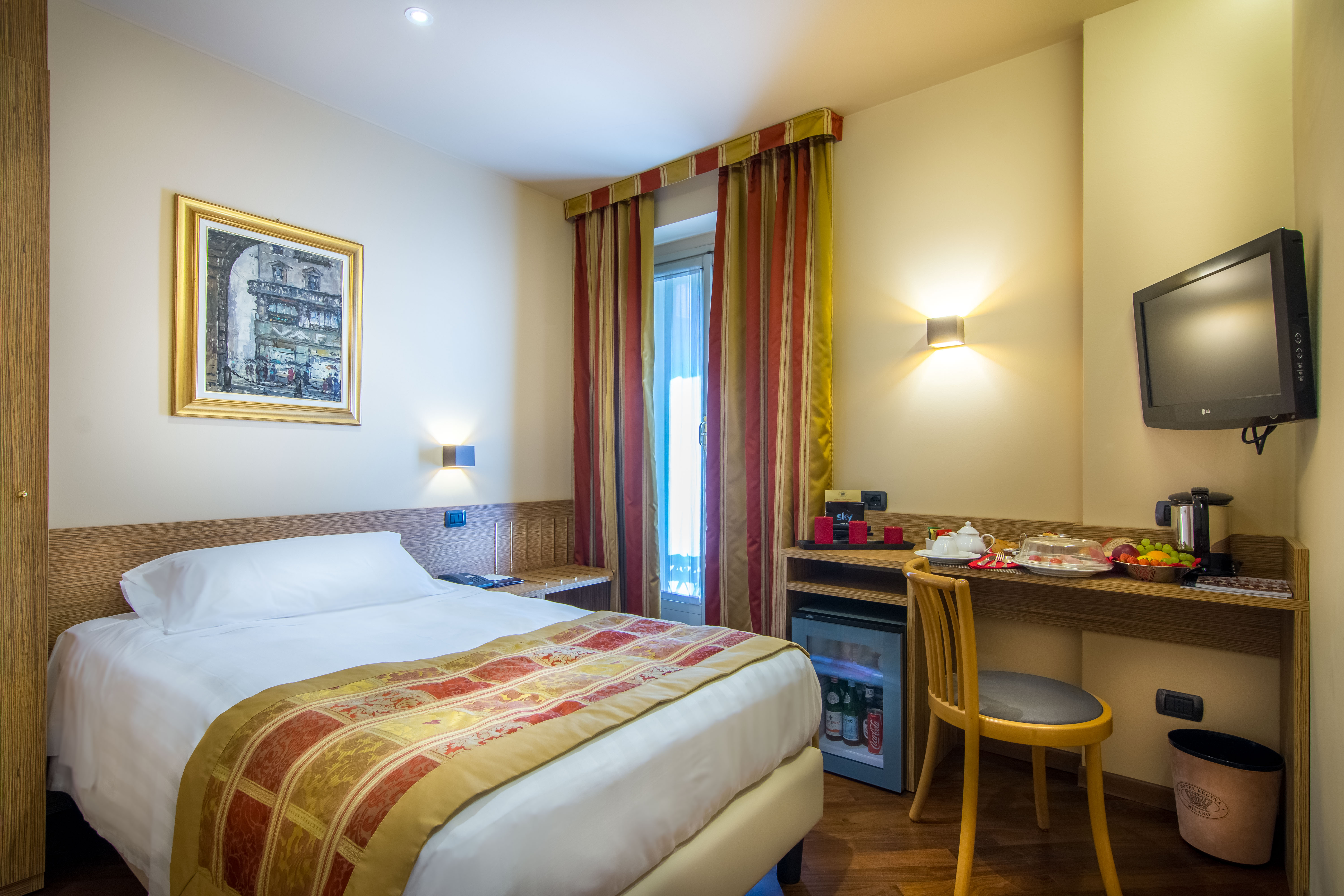 ROOM, SINGLE