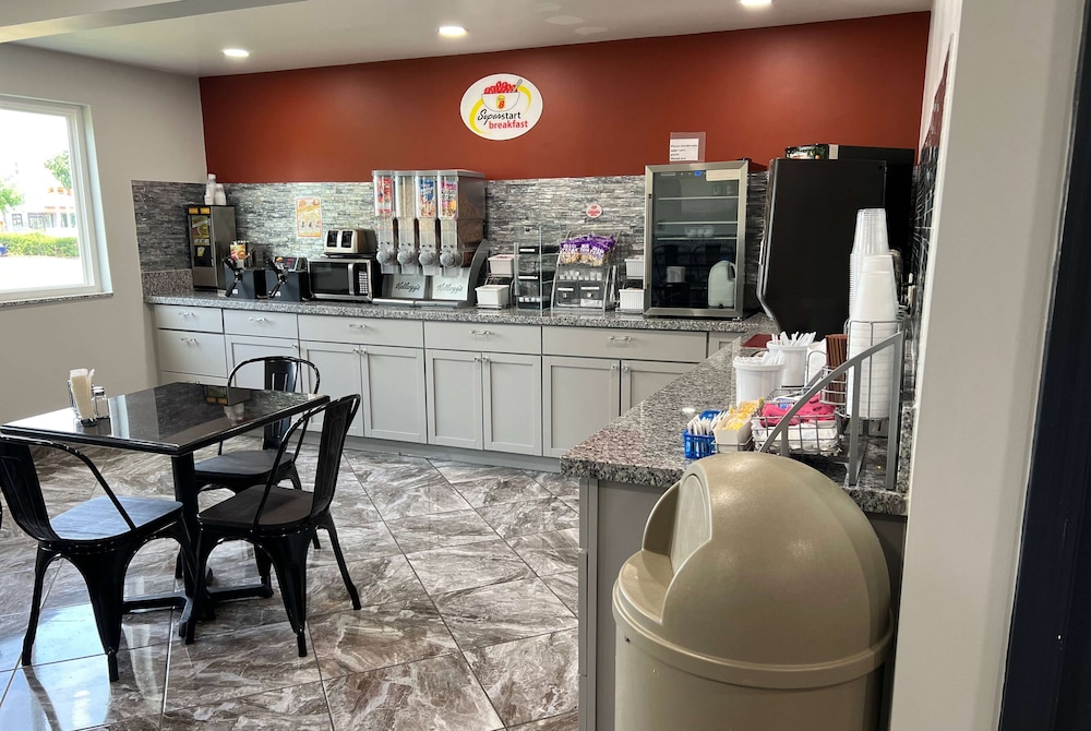 Super 8 by Wyndham Columbus IN 29/33