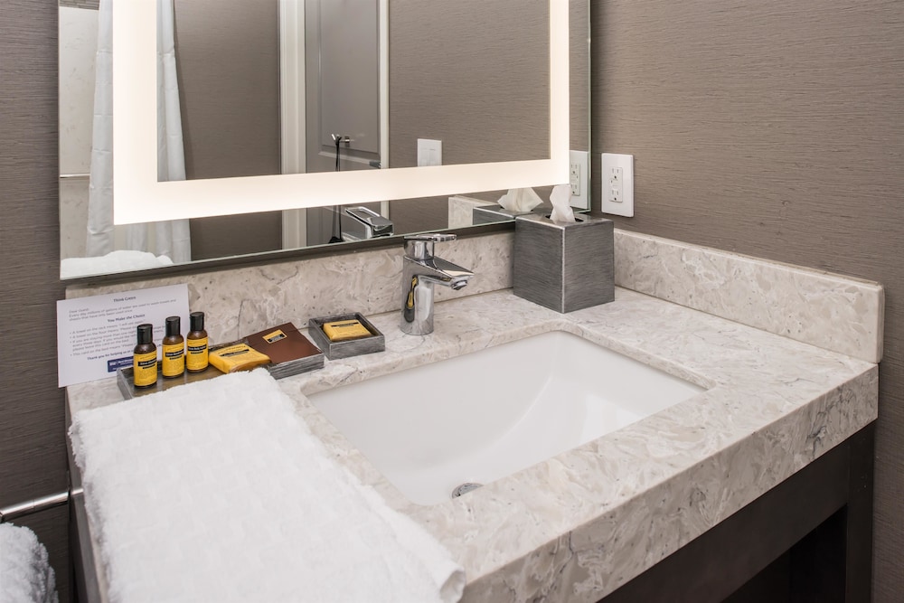 Best Western Plus Temecula Wine Country Hotel & Suites 20/34
