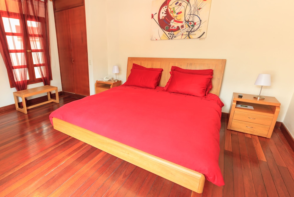 Hotel Casa Deco 8/25