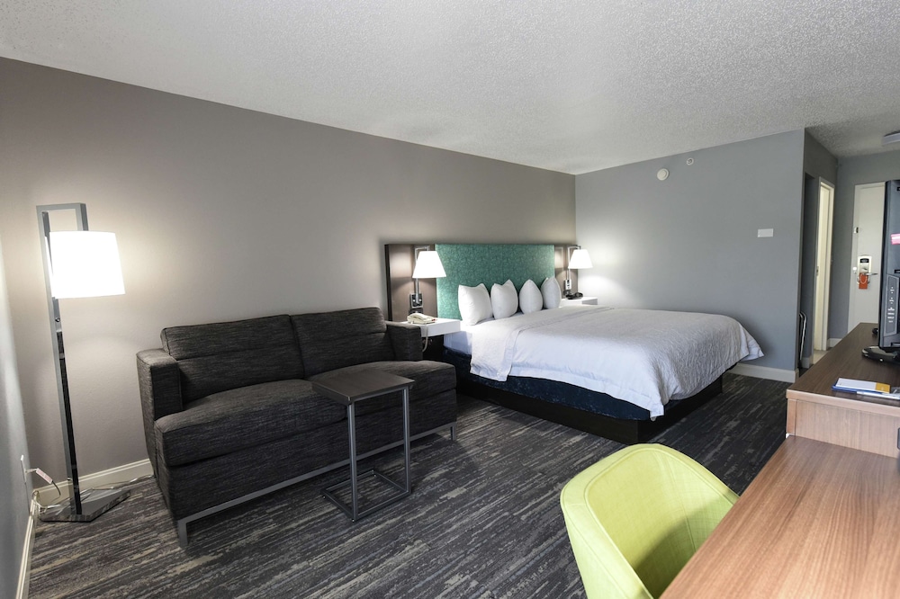 Hampton Inn Youngstown - North 18/80
