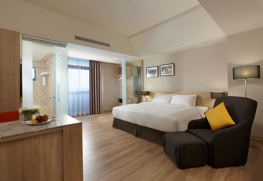 SUPERIOR, KING BED