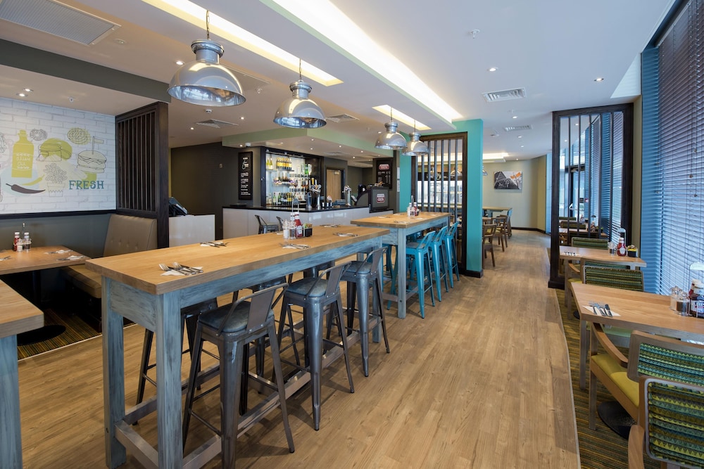 Premier Inn Manchester Salford Media City Hotel 30/44