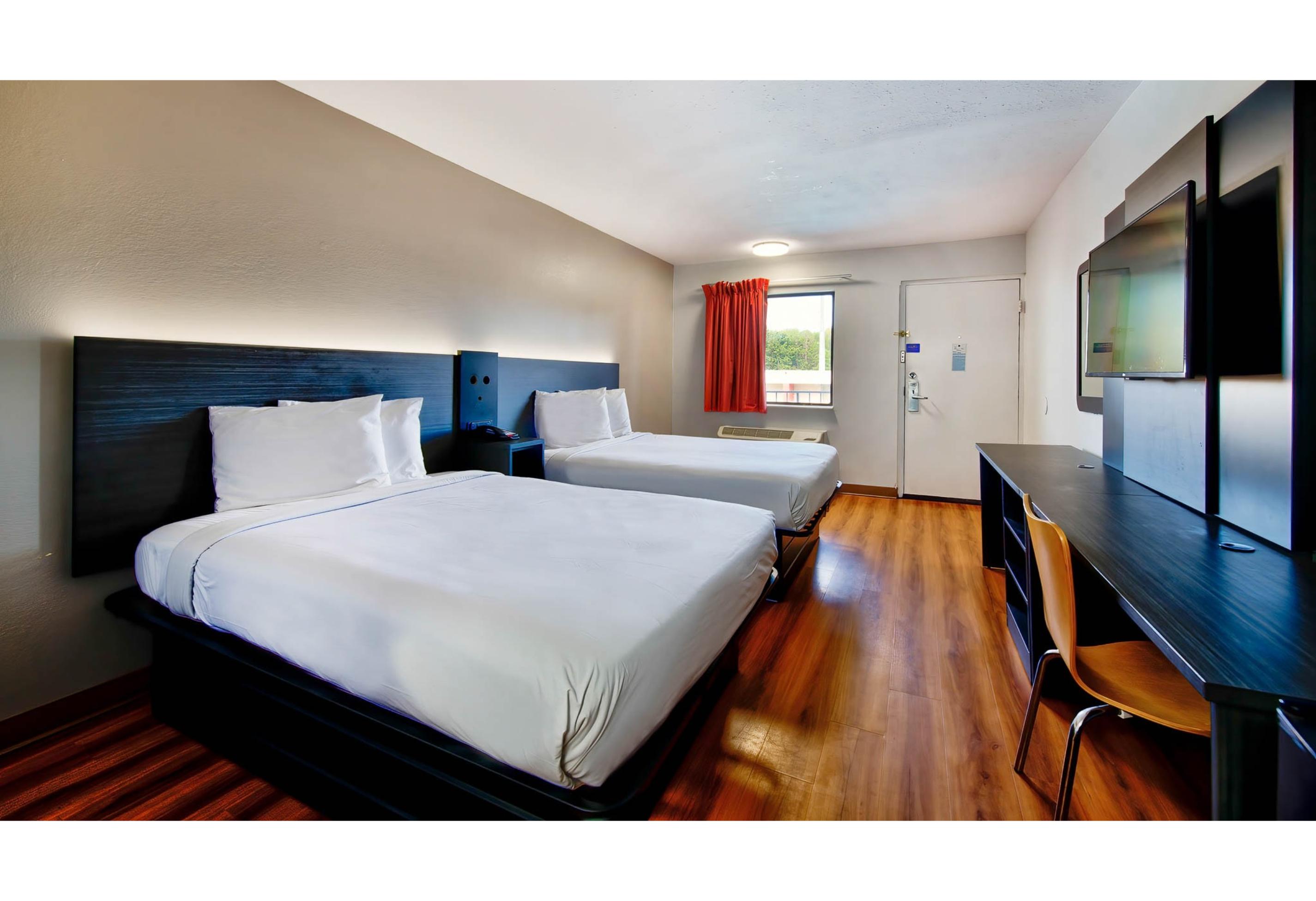 2 Full Beds - Mobility Accessible Tub Nsmk