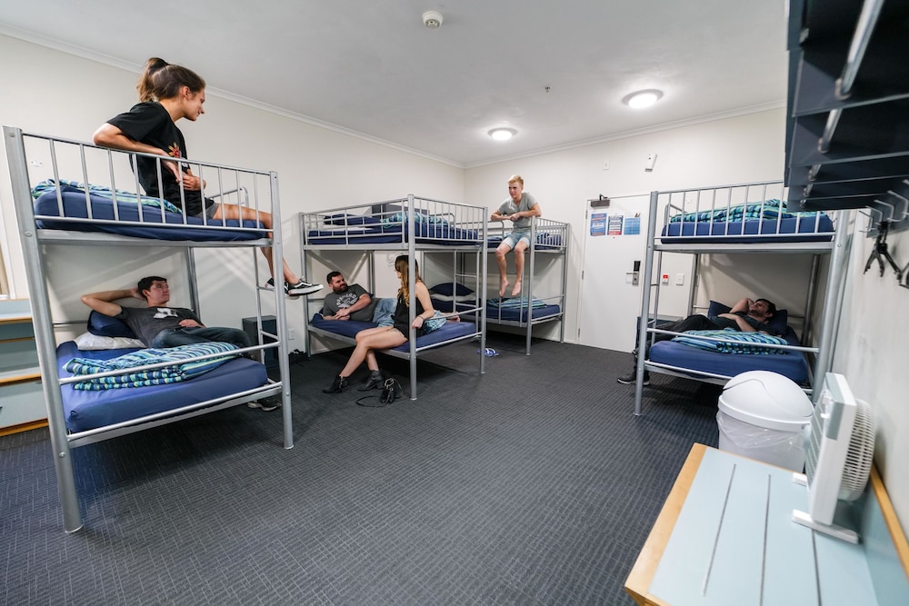 Nomads Capital Backpackers Wellington- Adults only 37/63