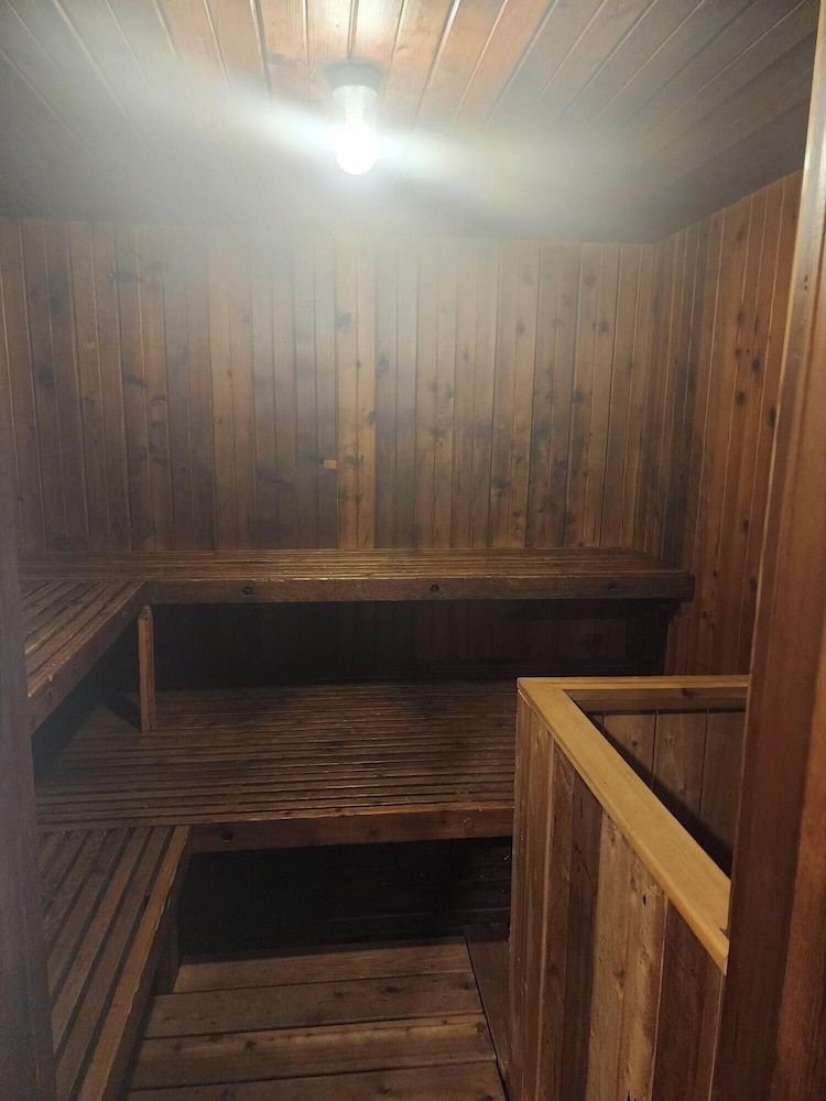 Mcintosh Country Inn & Conference Centre 36/69
