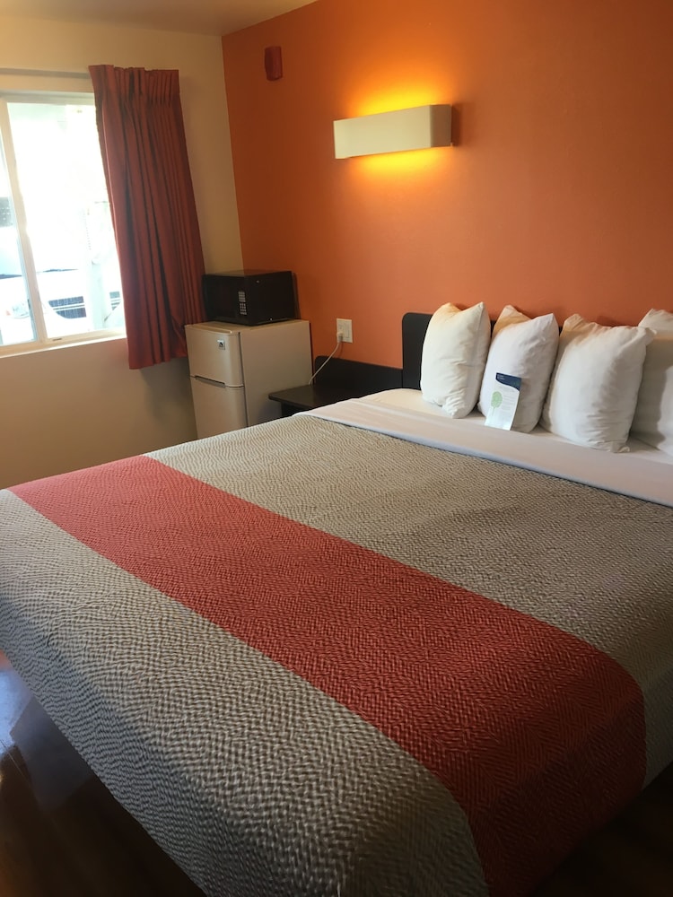 Motel6 Bremerton, WA 17/33
