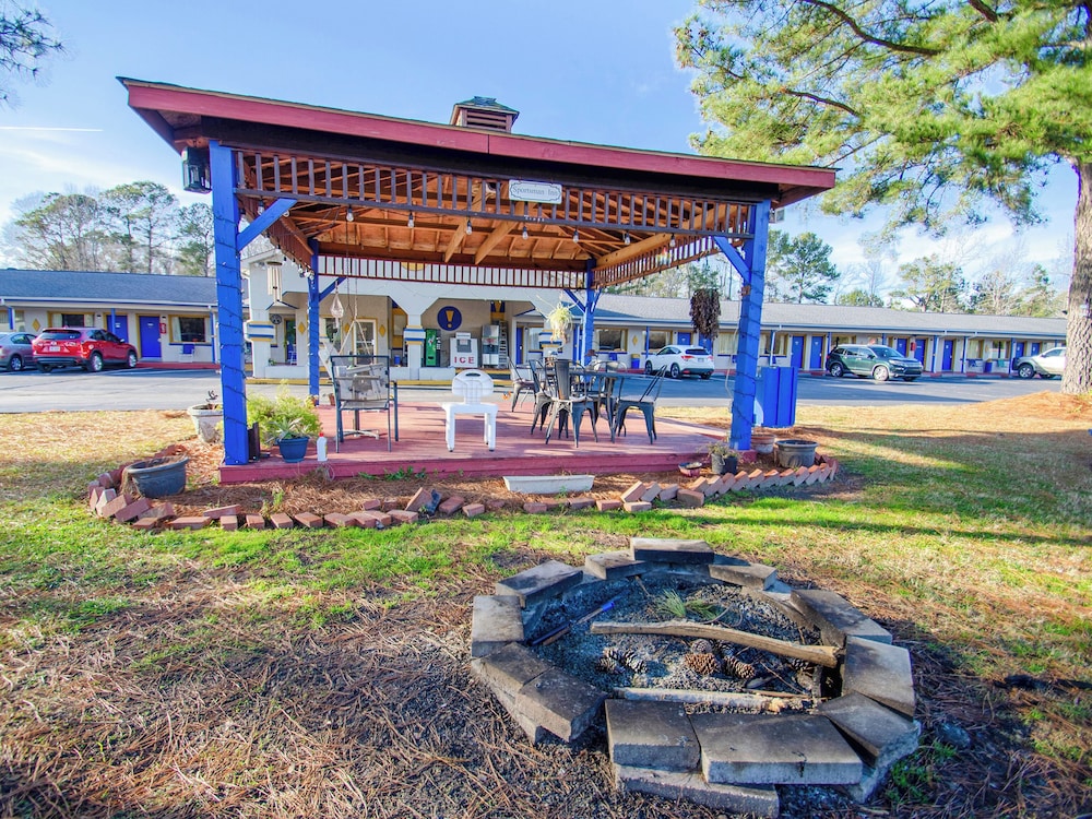 Sportsman Inn by OYO US Hwy-64 37/42