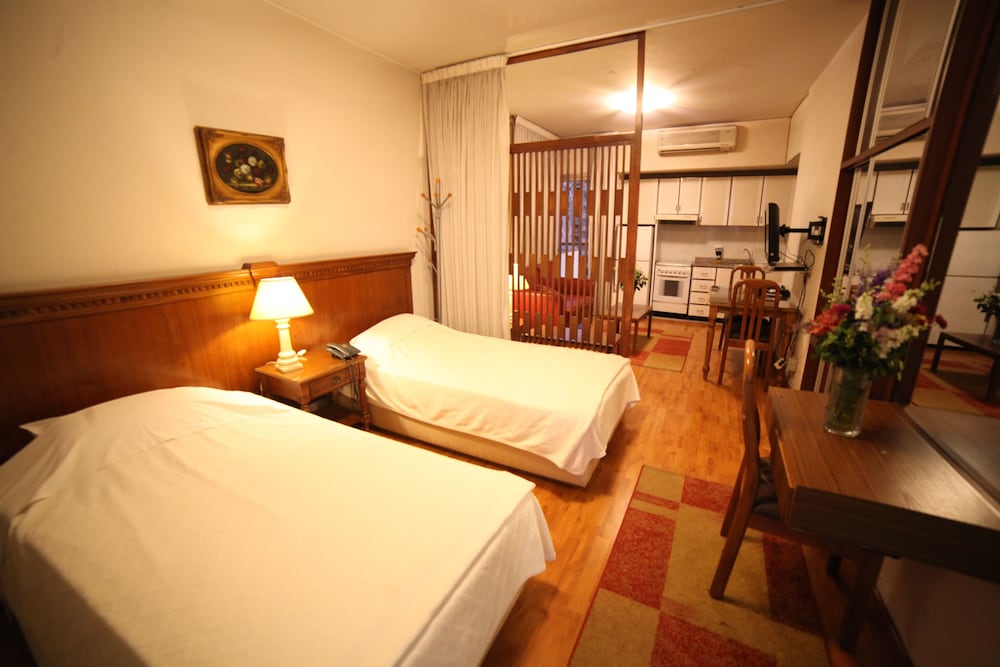 Holiday Home Suites 8/48