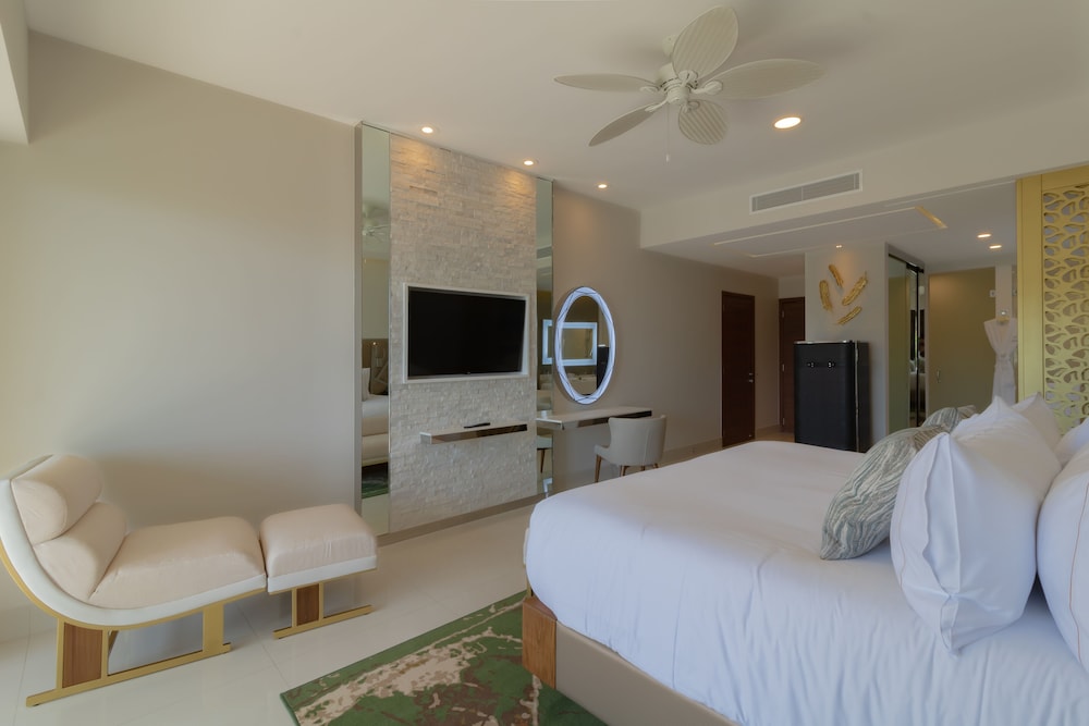 JUNIOR SUITE, KING BED
