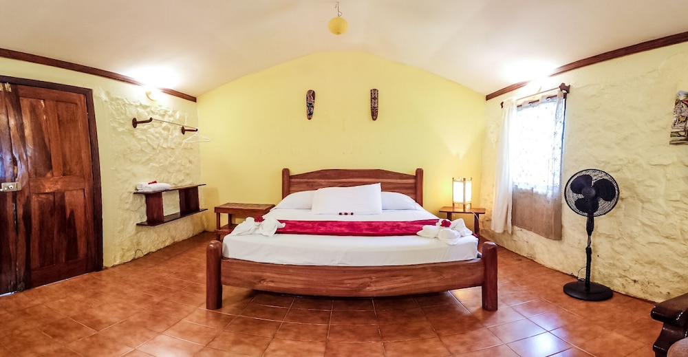 Atlantida Lodge 26/63