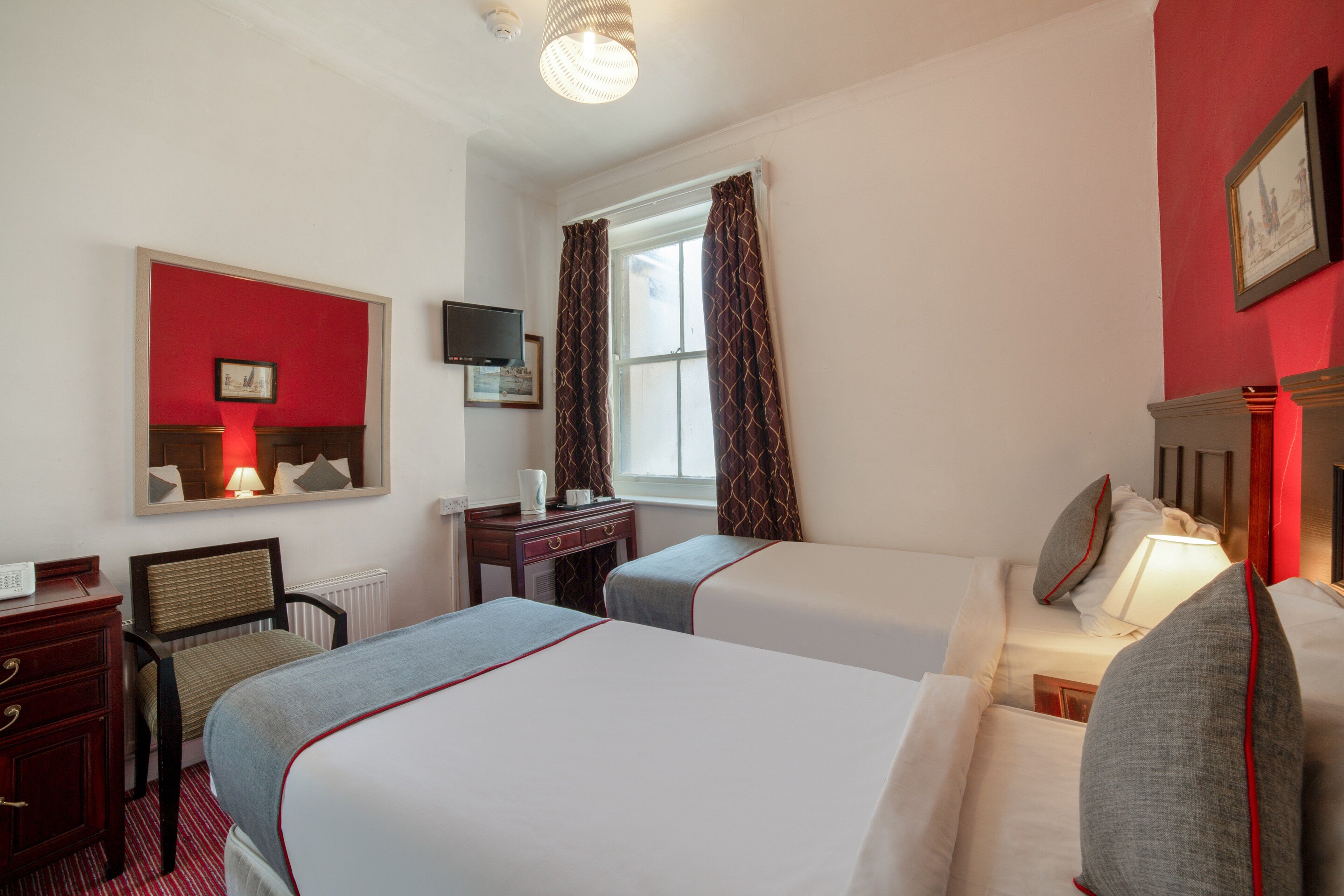 OYO The Strand Hotel 28/39