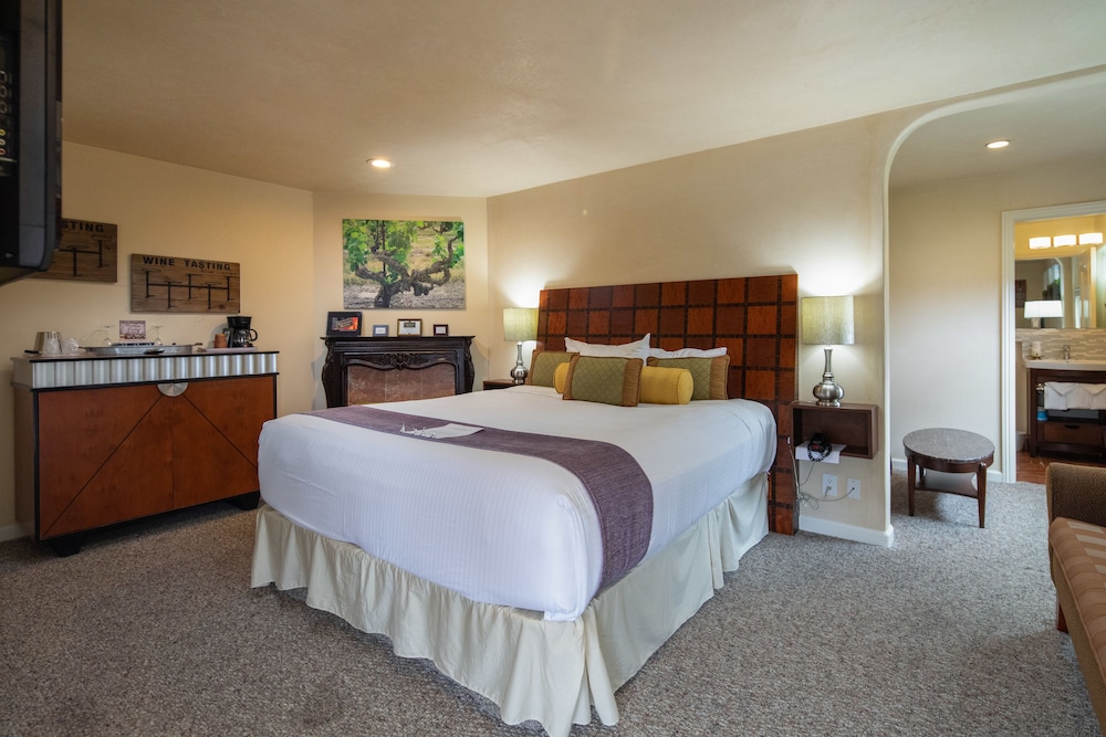 Vendange Carmel Inn and Suites 14/55
