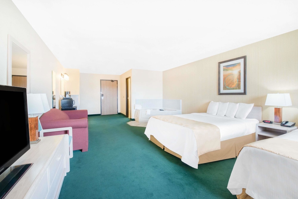 Days Inn & Suites by Wyndham Fargo 19th Ave/Airport Dome 12/26