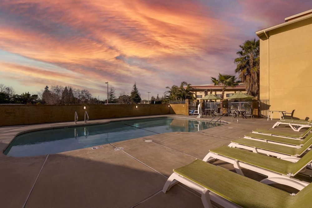 Comfort Inn & Suites Rocklin - Roseville 35/55