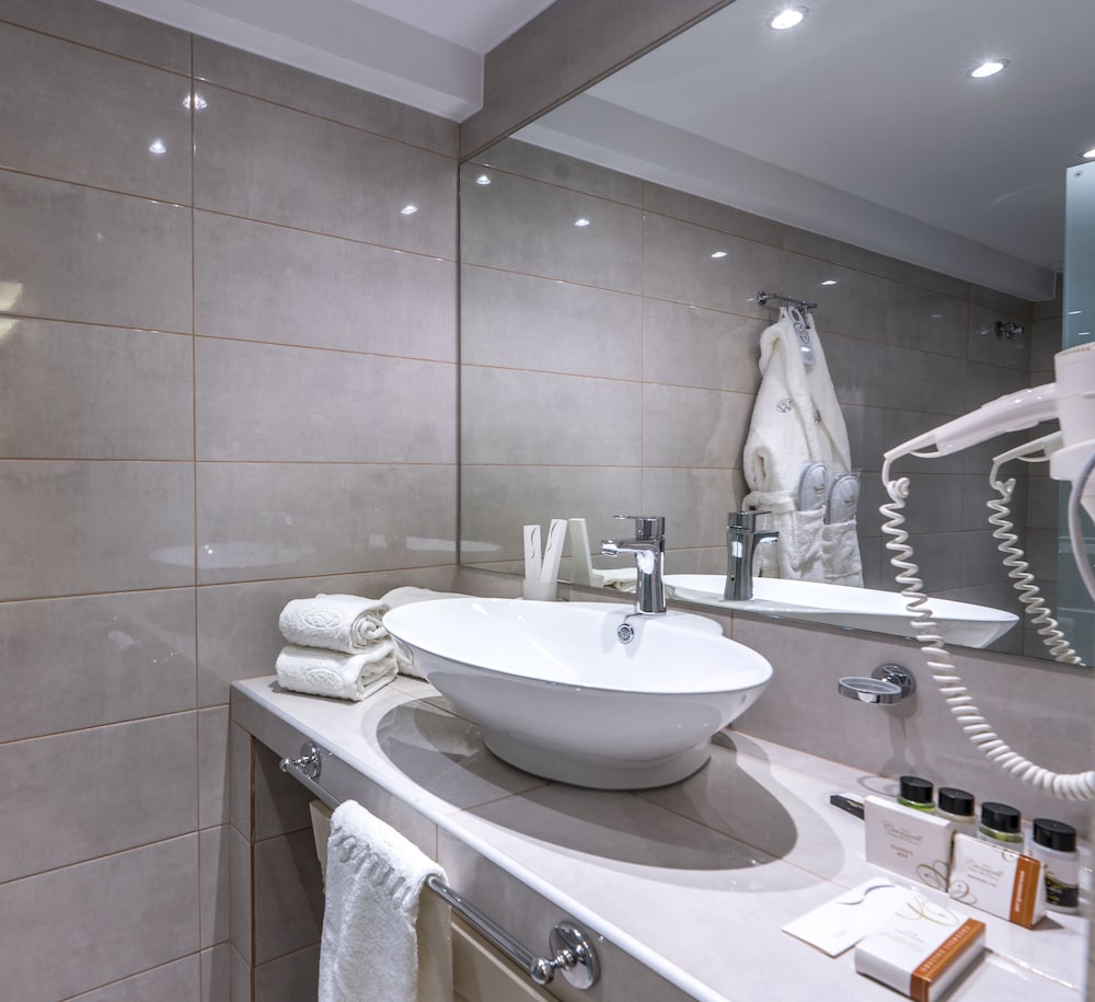 CRONWELL PLATAMON RESORT 48/50