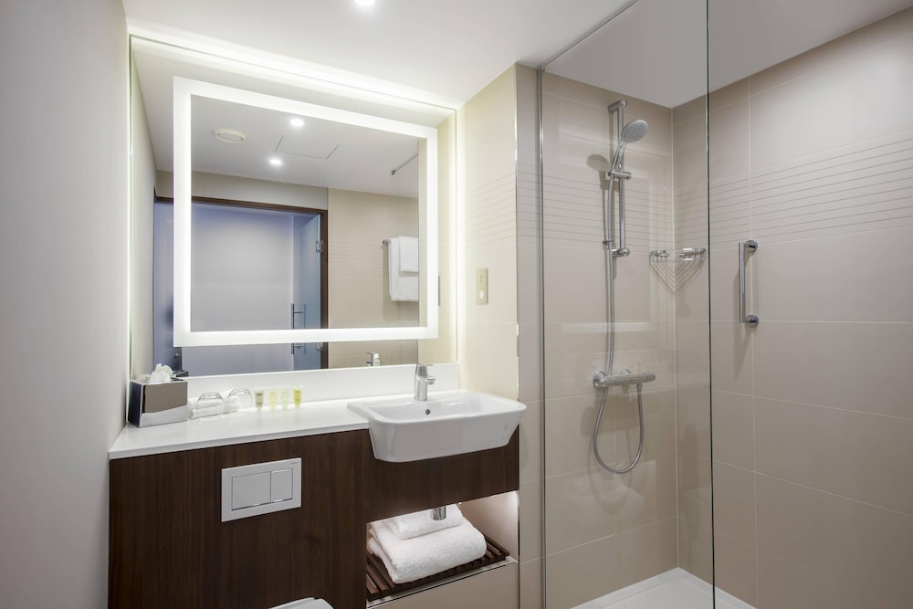 Courtyard By Marriott Edinburgh West 10/55