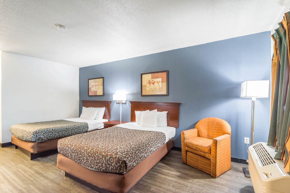 Days Inn by Wyndham Raleigh Glenwood Crabtree 17/52