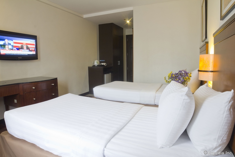 Fersal Hotel Neptune Makati 37/65