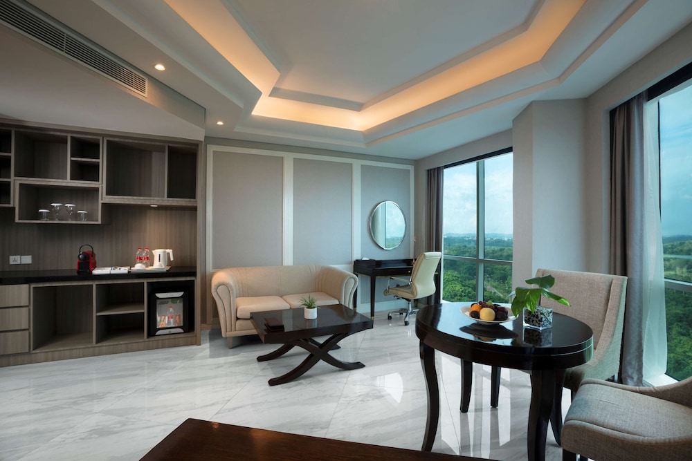 Wyndham Panbil Batam 85/105
