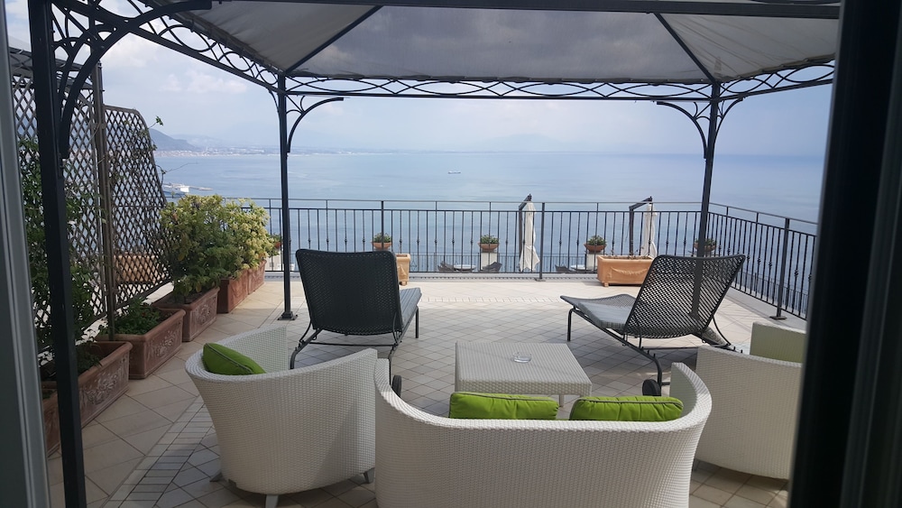 Raito Hotel 83/133