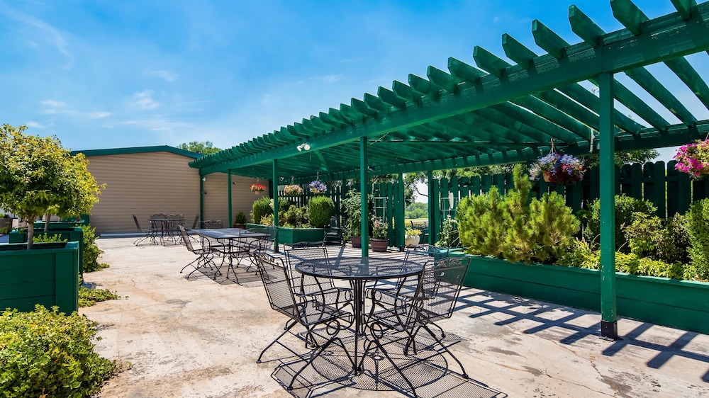 Best Western Paradise Inn & Resort 15/30