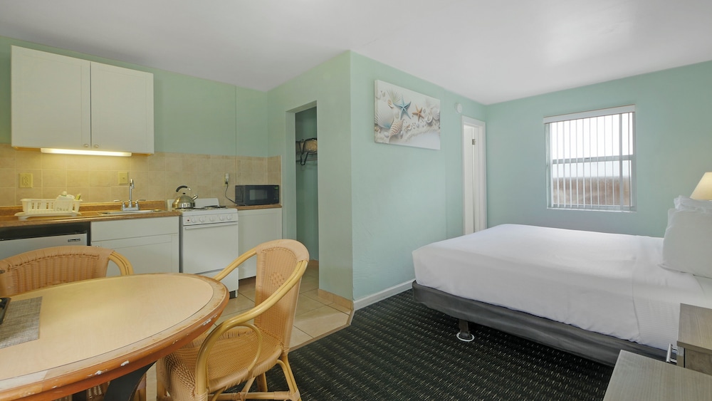 Ocean Court Beachfront Hotel 21/21