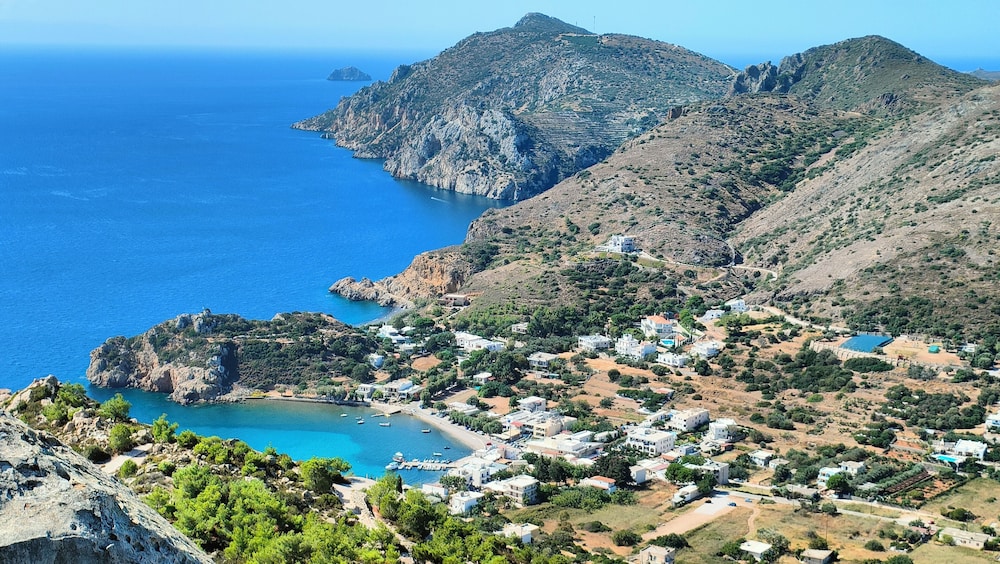 Emporios Bay Hotel 60/64