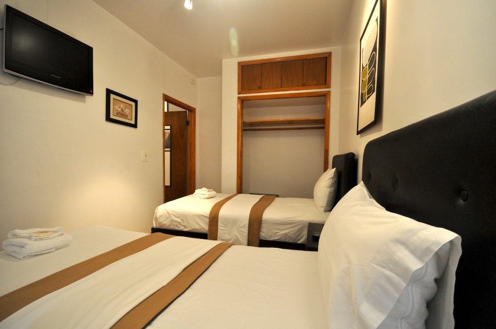 DELUXE, SUITE