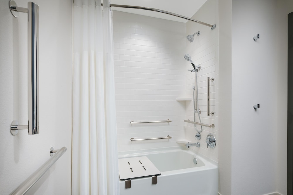 Hilton Garden Inn St Pete Beach 1/80