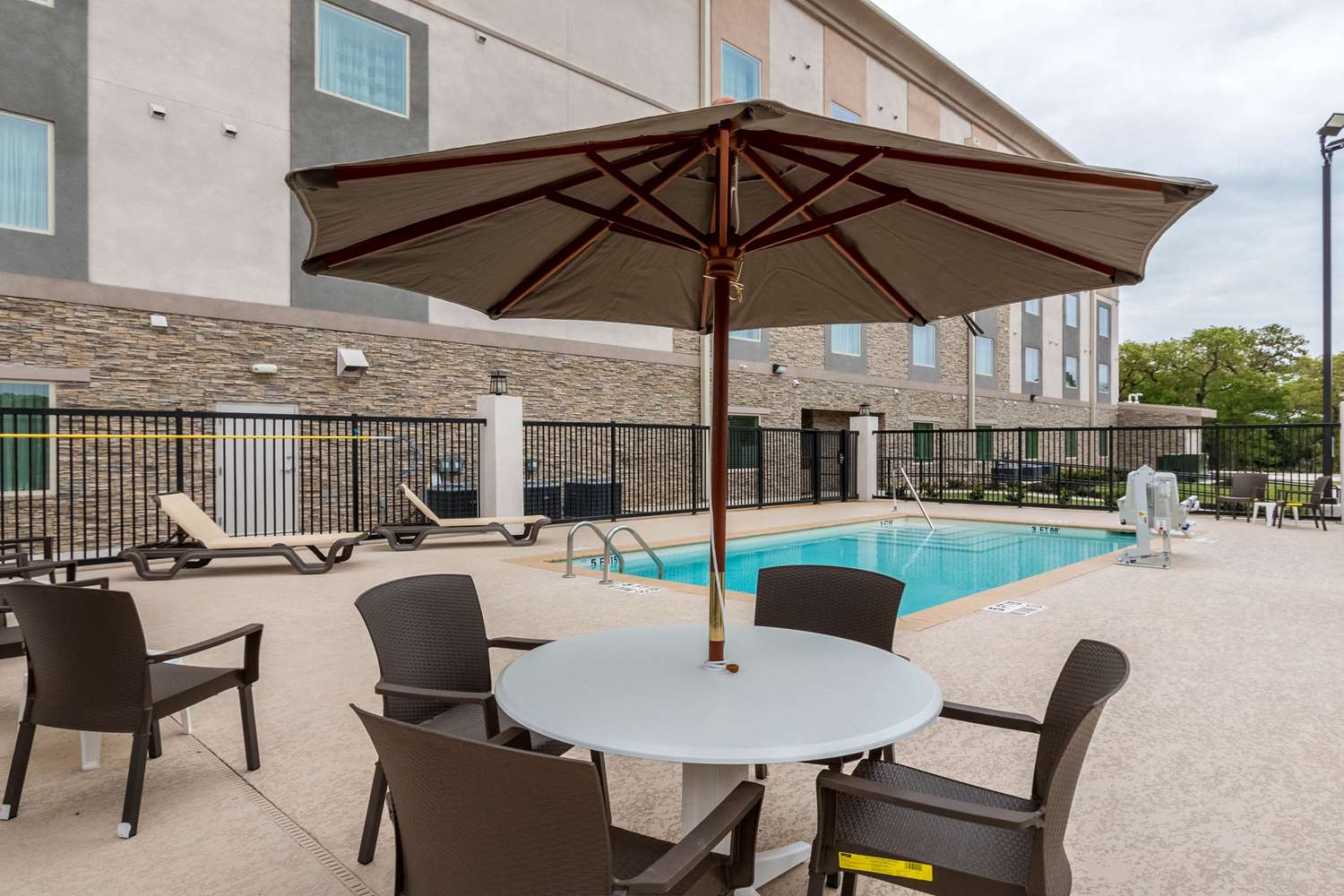 Sleep Inn and Suites College Station Area 34/46