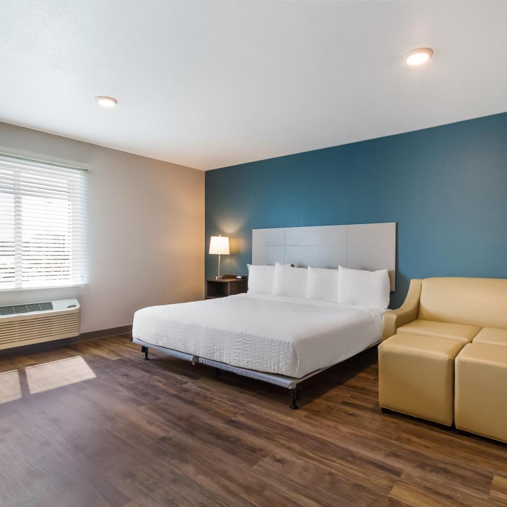 Suite, King Bed, Sofa