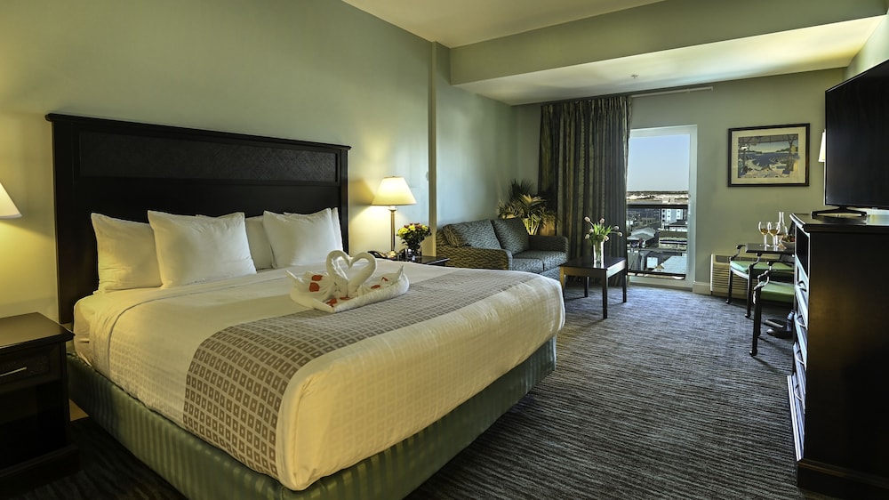 Room, Queen Bed, Ocean Front, Sofa