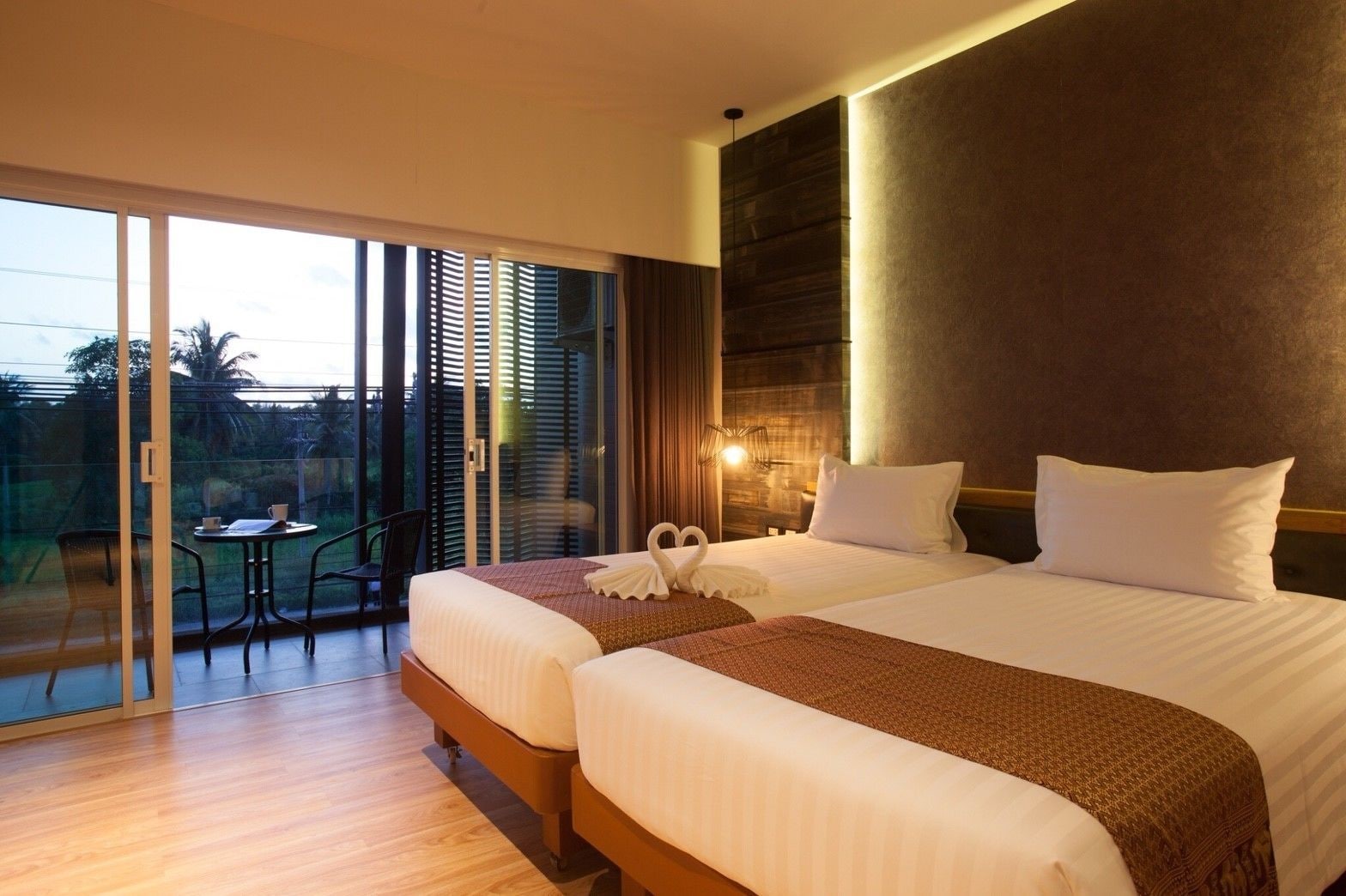 2 BEDROOMS, SUPERIOR