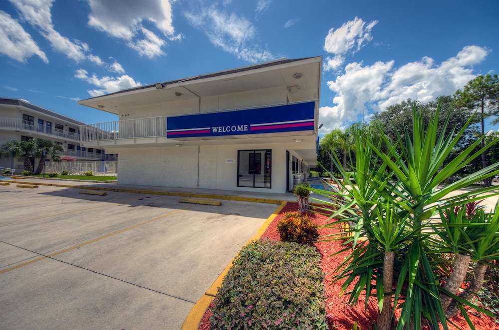 Motel6 Bradenton, FL 55/63