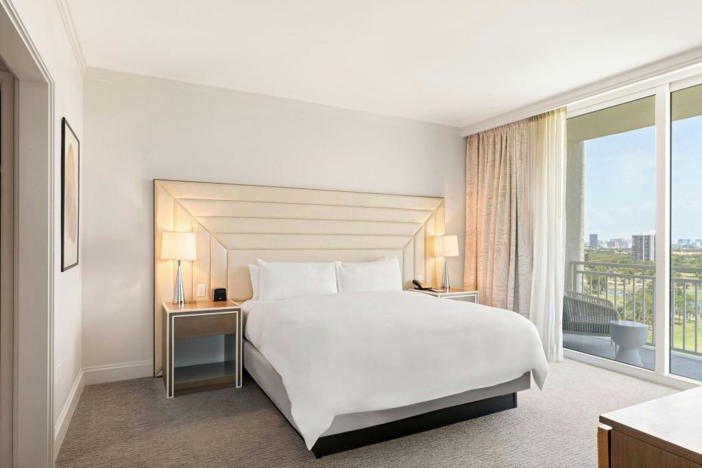 1 Bedroom, Ocean, Suite, King Bed, Ocean View, Sofa, Large, Corner
