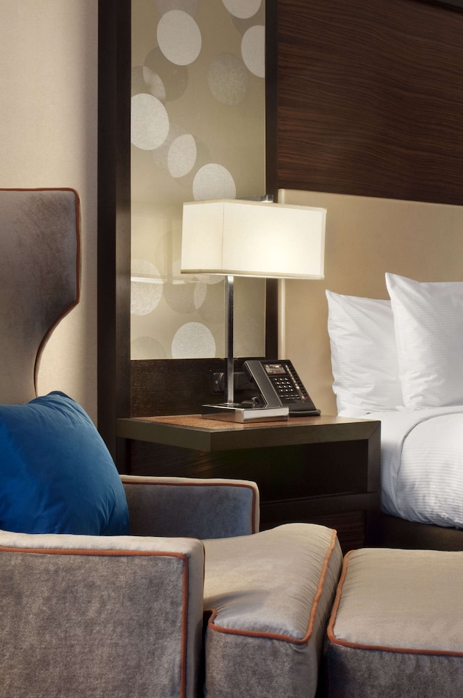 Hilton Atlanta Airport 25/70