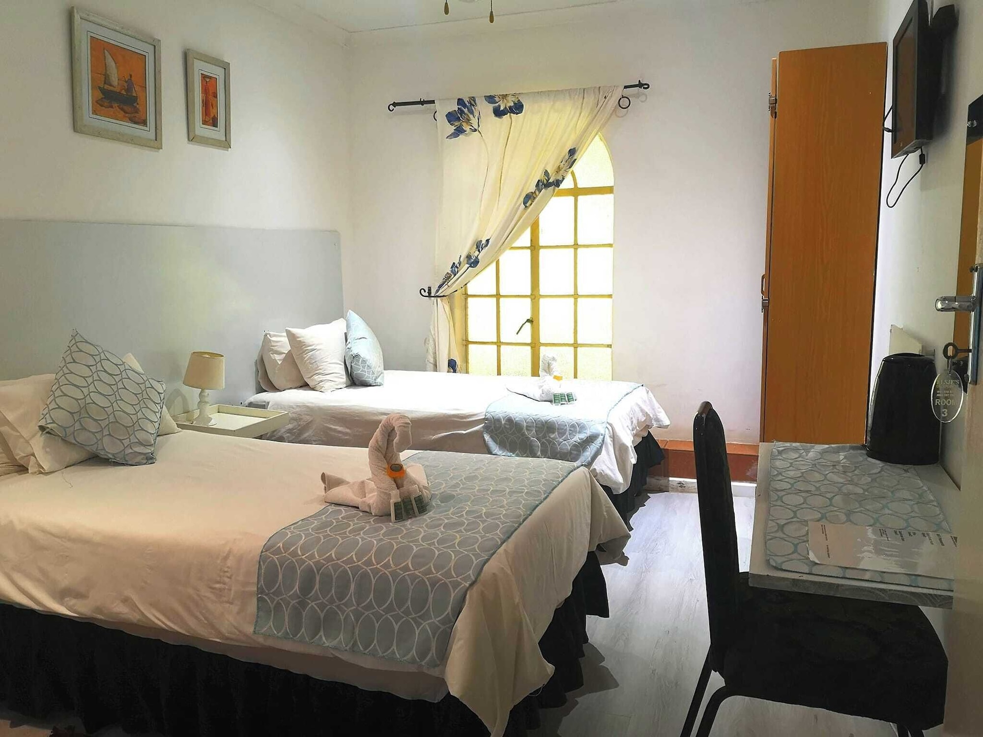 غرفة بسرير مزدوج بحوض استحمام، Elsje's Country Inn 3/5