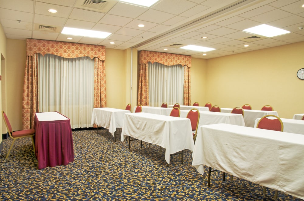 Holiday Inn Express and Suites Houston - Memorial Park Area 42/45