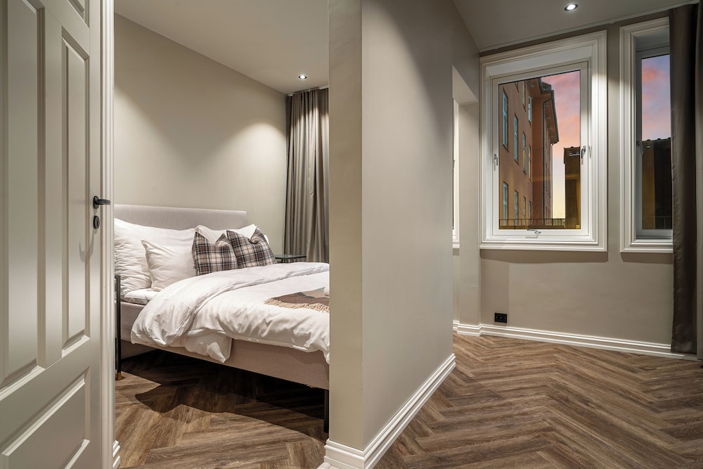 Enter St Elisabeth Suites 23/50
