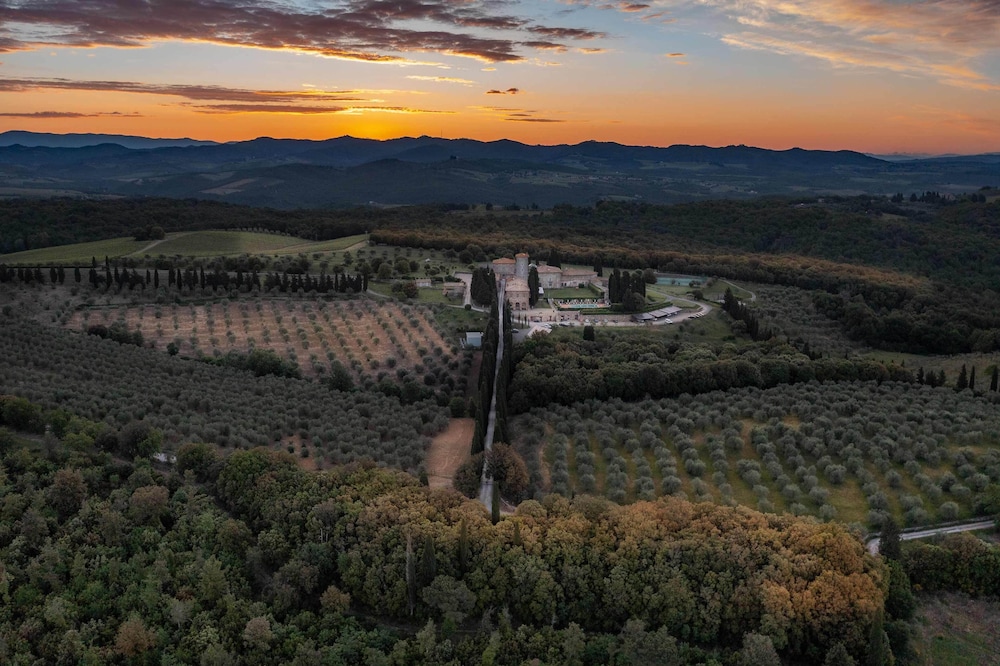 BORGO SCOPETO RELAIS 70/76