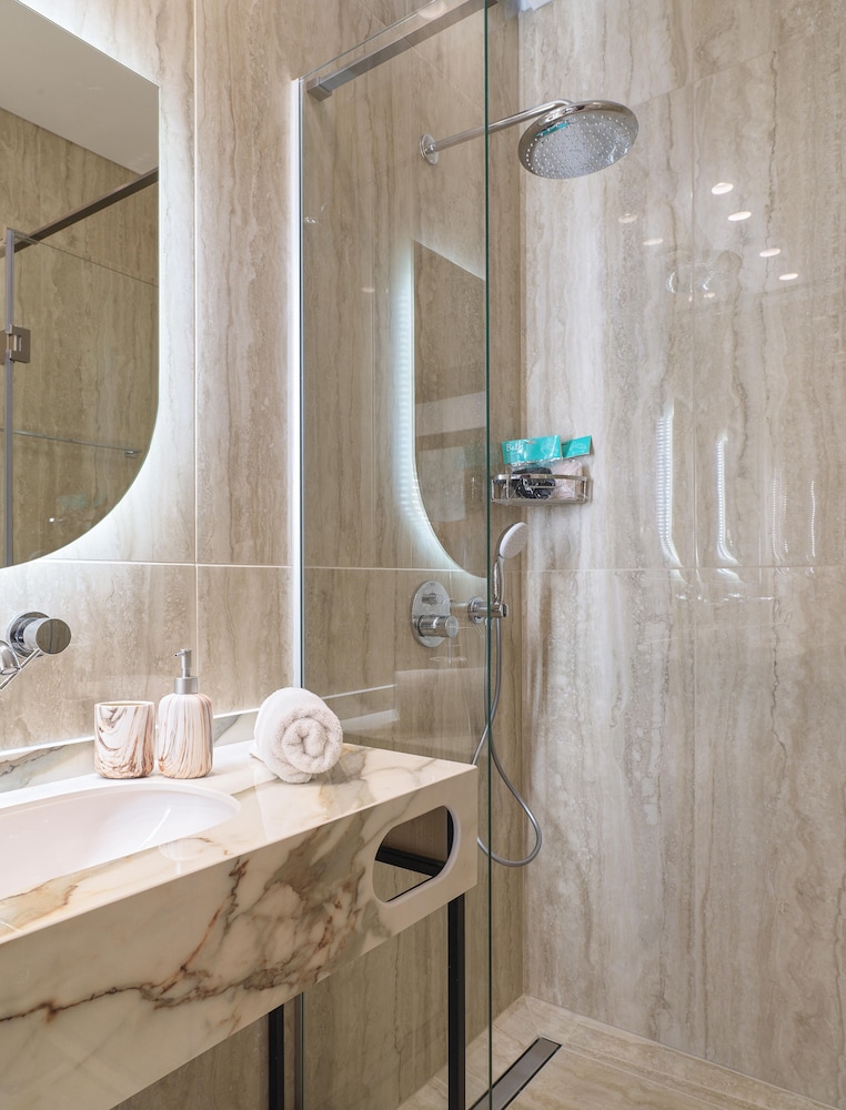 LIV Mackenzie Beach Suites 54/55