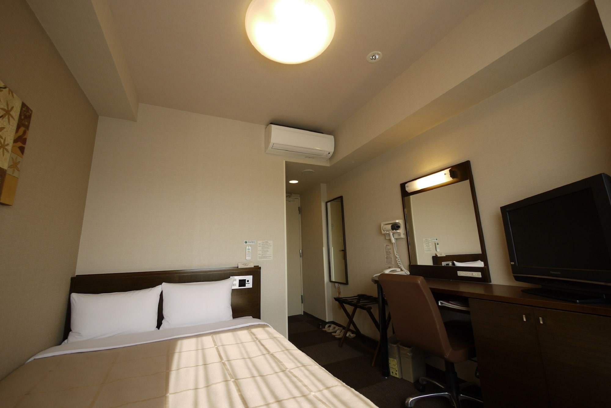 ROOM, SEMI DOUBLE BED